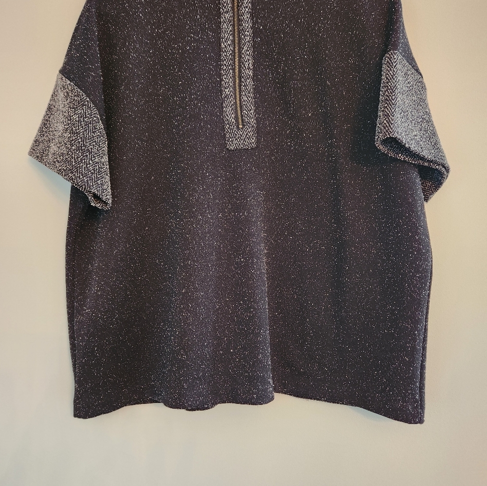 Banana Republic Black and Gray Top with Front Pockets. Size XL - Picture 6 of 6
